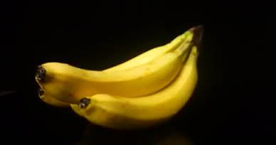 升格香蕉热带水果新鲜水果剥香蕉视频的预览图